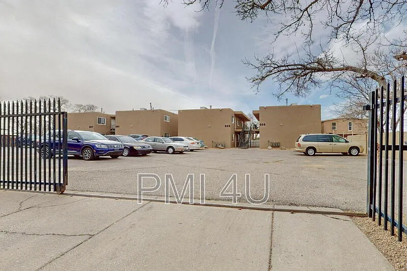 2 bed, 1.0 bath, 675 sqft, $850 — Photo 2
