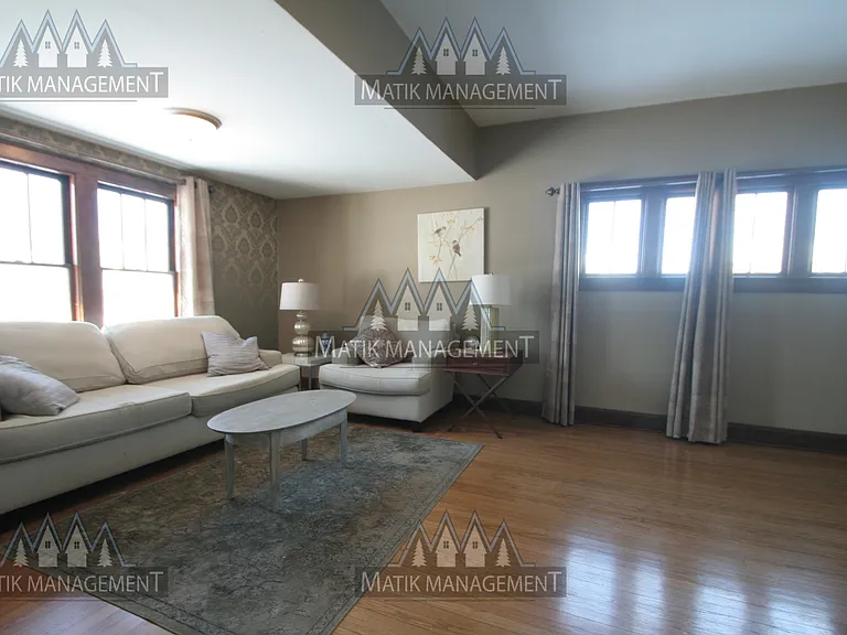 124 11th Ave NW — Photo 9