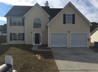 1320 Labrador Ln, Riverdale, GA
