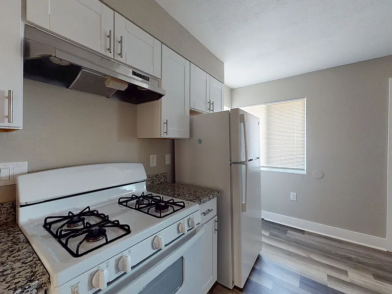 1810 E 25th Street — Photo 94