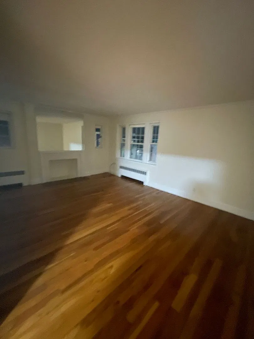 X-Tra Large 1-Bed Belmont-Watertown — Photo 2