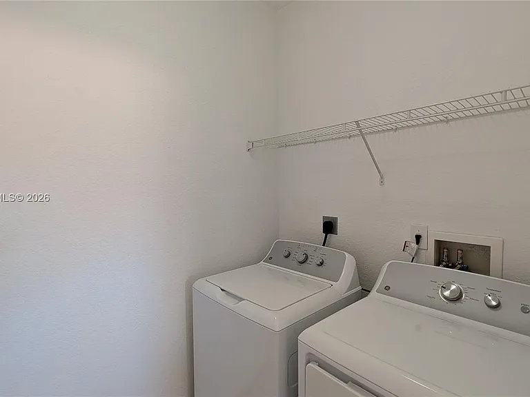 2151 NE 37th Ter — Photo 45