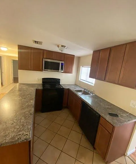 1001 Santa Barbara Dr — Photo 8