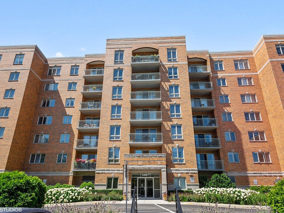 1st image of 6807 N Milwaukee Ave APT 211