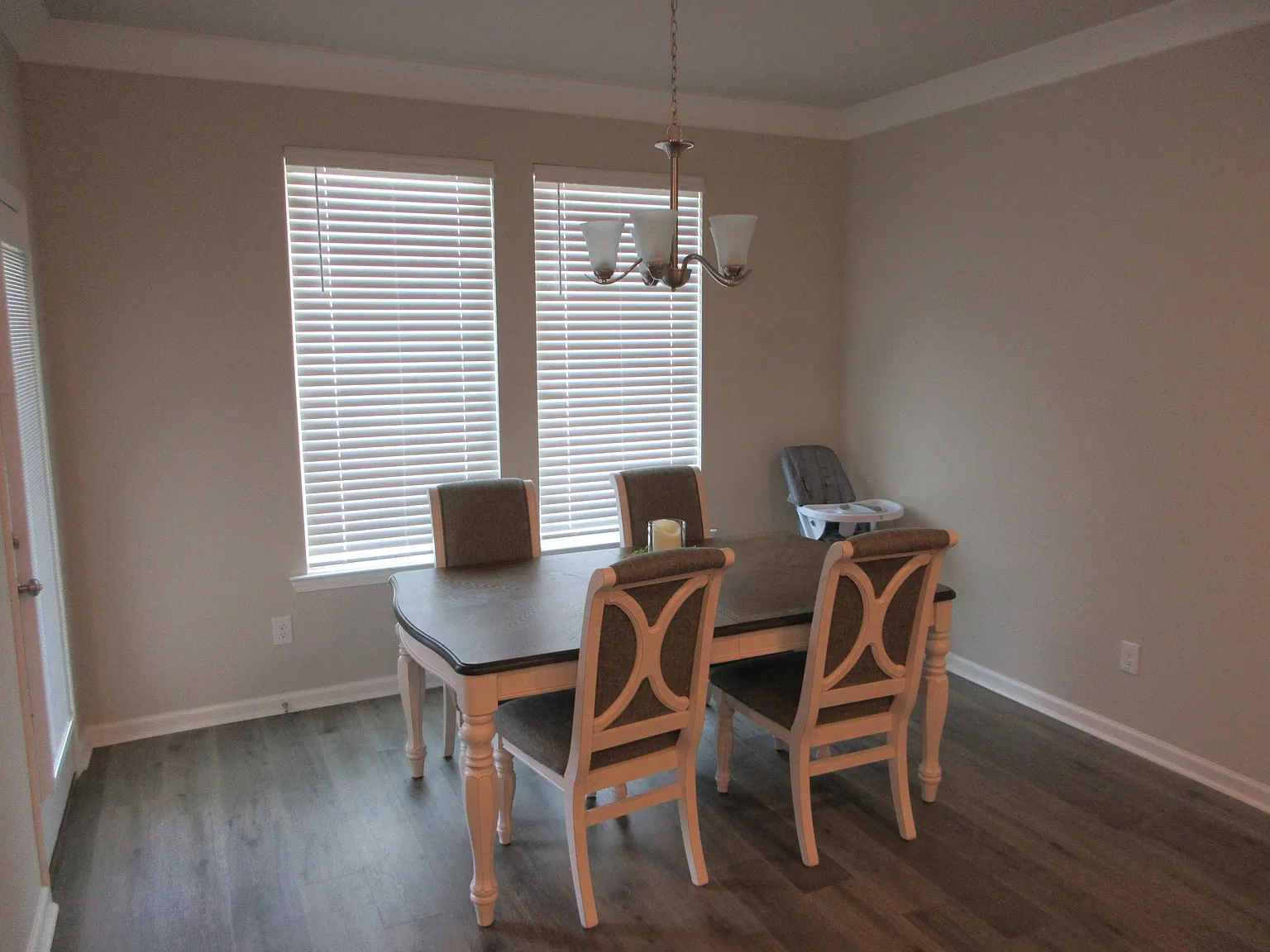 4 bed, 1899 sqft, $2,400 — Photo 4