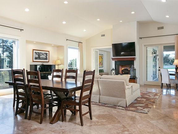 4th image of 2291 Solano Dr