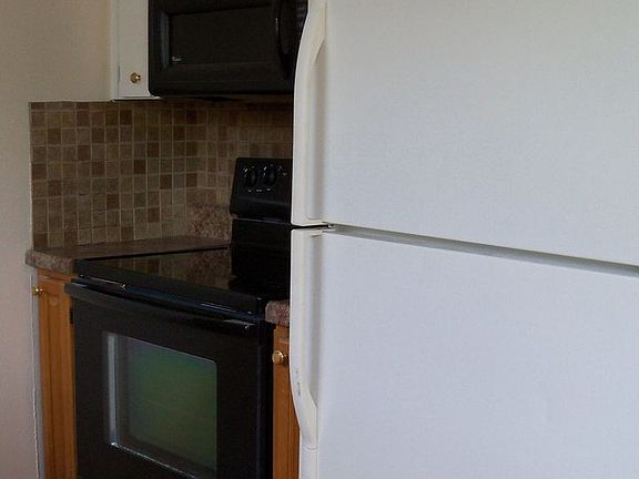 5th image of 15738 Villa Dr