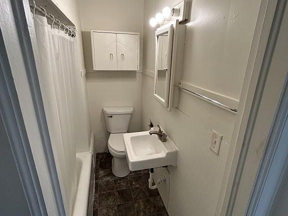 4th image of 49 S 19th St