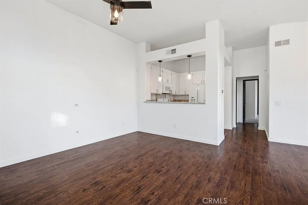 2 bed, 1063 sqft, $3,500 — Photo 4