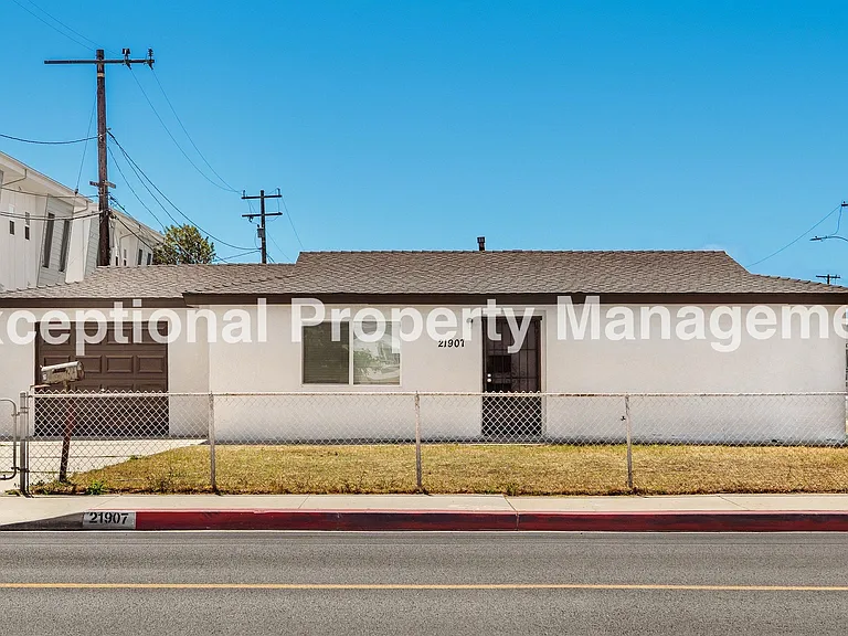 21907 Dolores St — Photo 16