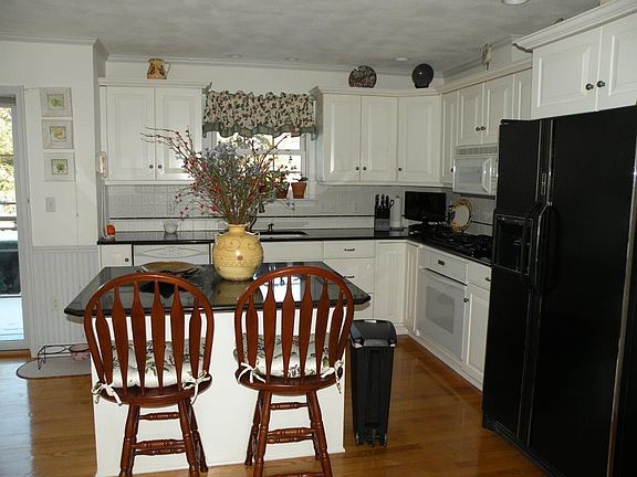2nd image of 2343 Sleepy Hollow Dr