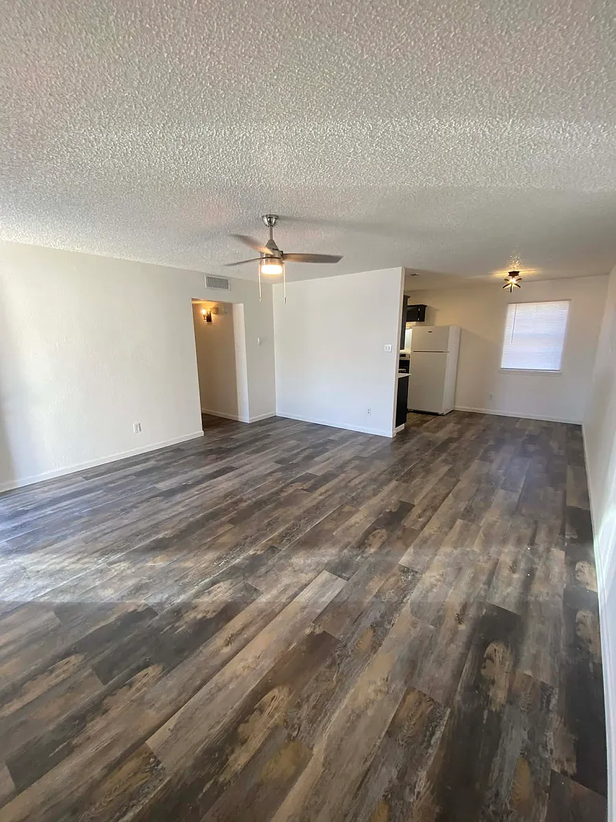 Building Photo - 1321 W Swan St #1