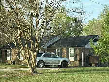 2nd image of 1920 Amber Ln