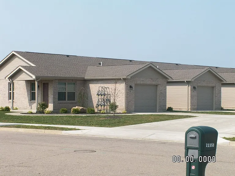2240 Morning Glory Cir — Photo 42