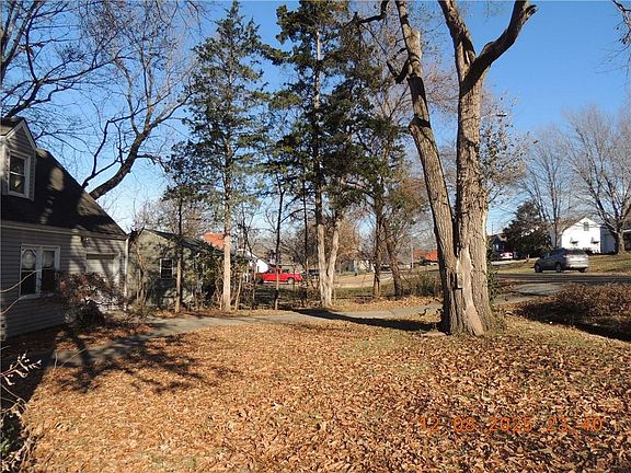 2nd image of 3228 S Cedar Ave