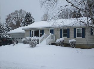 88 Pinewood Dr, Springville, NY 14141