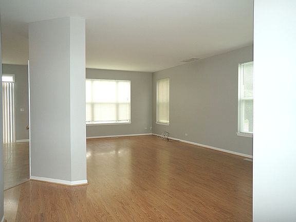3rd image of 1815 N Crenshaw Cir
