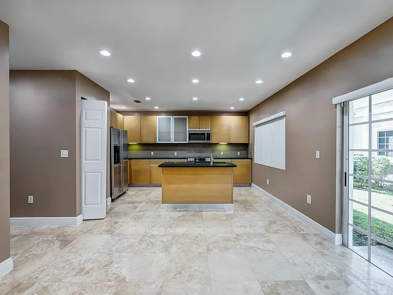 Royal Oaks Townhomes — Photo 4