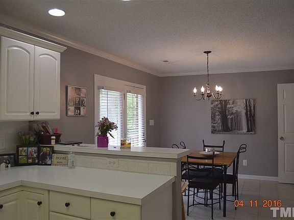 5th image of 303 S Rogers Dr