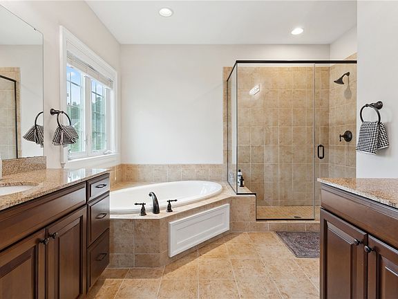 5th image of 404 Hidden Meadow Dr