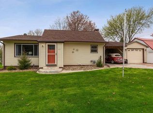 330 S Russell St, Denver, IA 50622