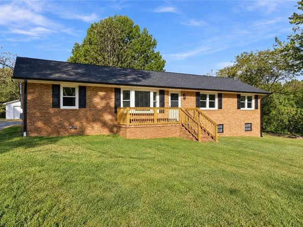 5500 Fieldswood Dr, Greensboro, NC 27406