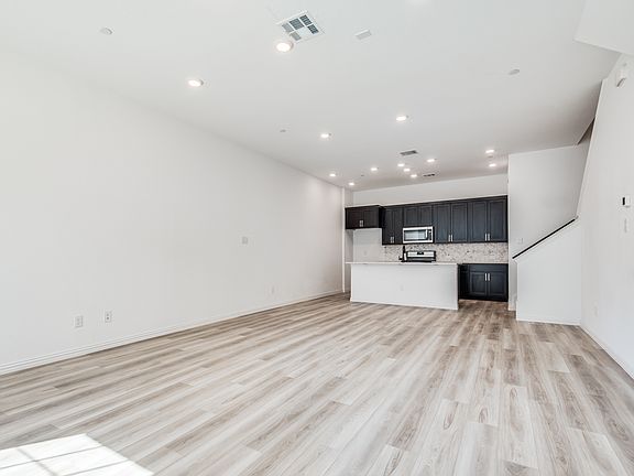 3rd image of 9915 Schramm St