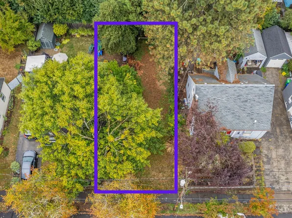 SE Crystal Springs Blvd, Portland, OR 97206