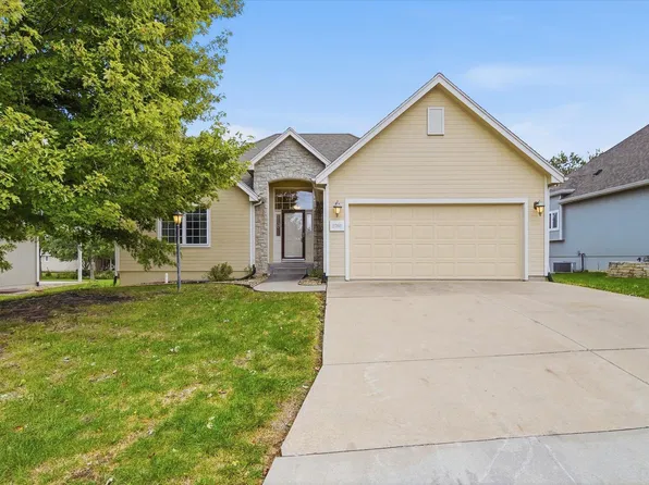 2760 SW Blue Stem Dr, Topeka, KS 66614
