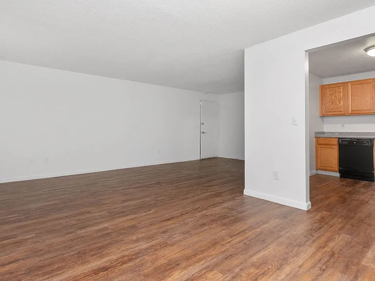 South Winds Apartments — Photo 45