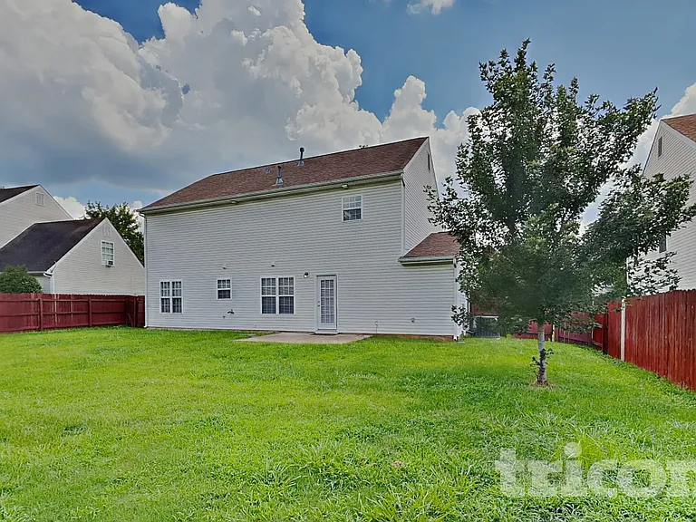 1402 Weston Ln — Photo 16