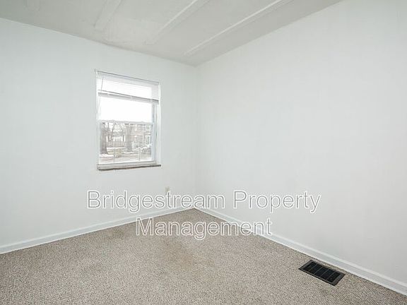 5th image of 325 Wallace Dr