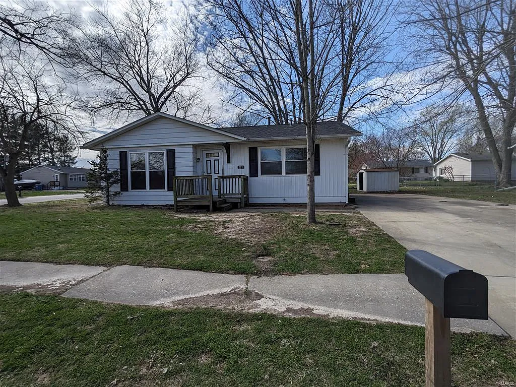 713 Gawain Dr photo 1