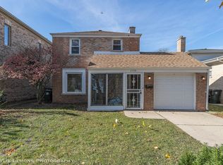 6738 N East Prairie Rd, Lincolnwood, IL 60712