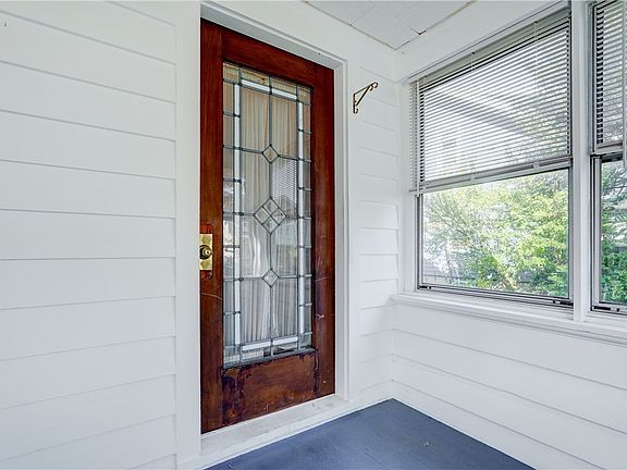 5th image of 133 Fairview Ave