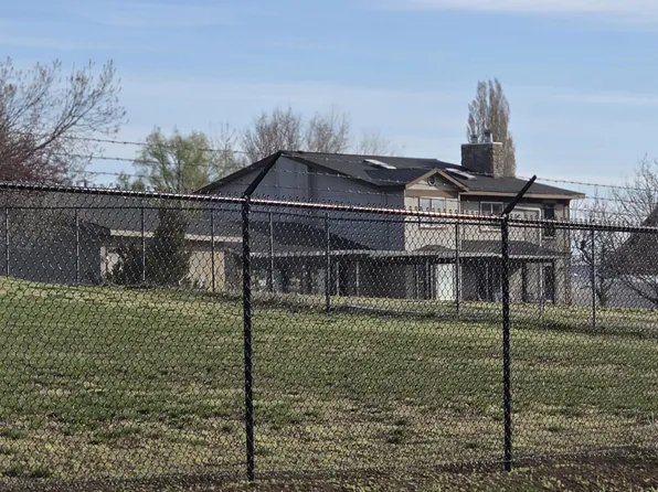 8601 Scenic Dr, Yakima, WA 98908