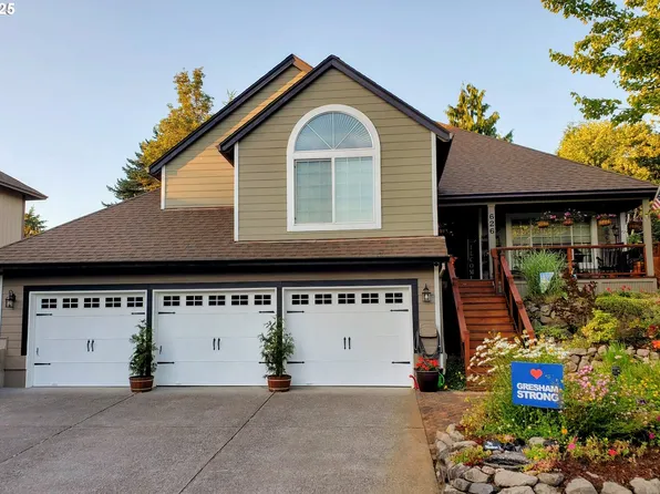 626 SE Greenway Dr, Gresham, OR 97080