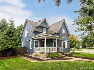 588 S Shore Dr, Holland, MI