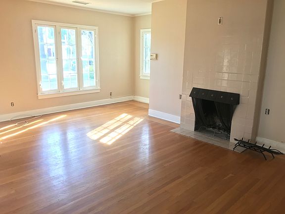 3rd image of 3573 Larchwood Pl