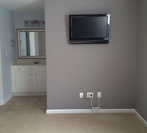 Included Flat Screen TV in Master 1