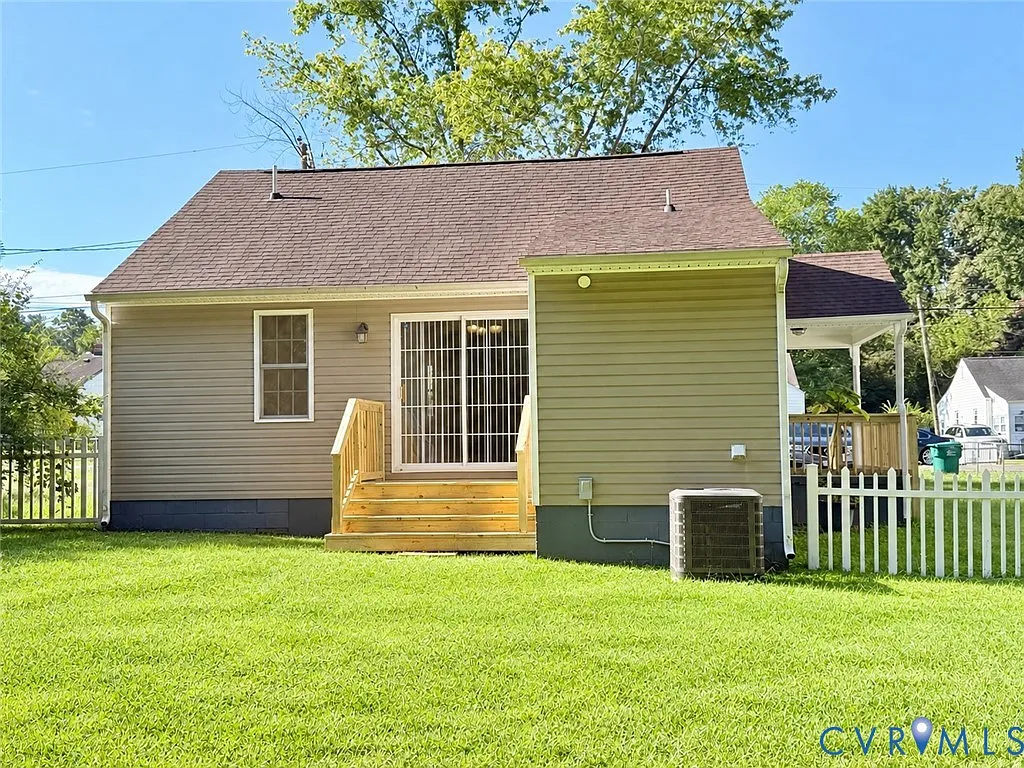 2 bed, 1.0 bath, 824 sqft, $1,745 — Photo 3
