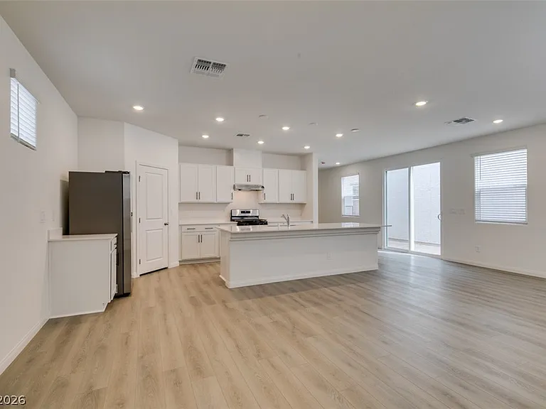 9133 Vesey Ave — Photo 20