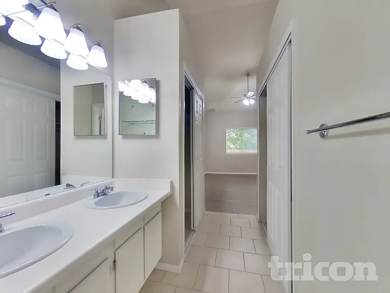 995 Cobblestone Dr — Photo 6
