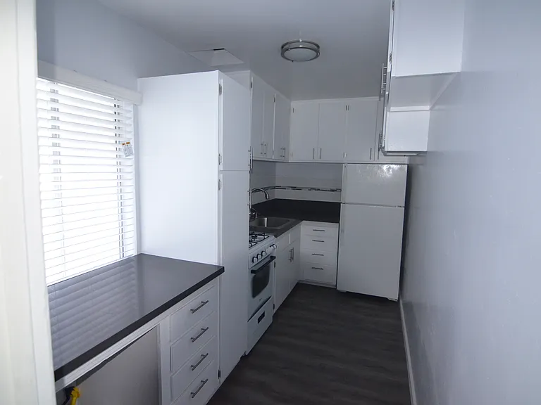 6919 Sepulveda — Photo 10