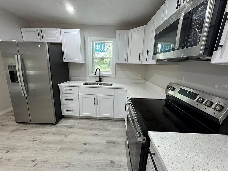 2549 Olive Ave — Photo 6