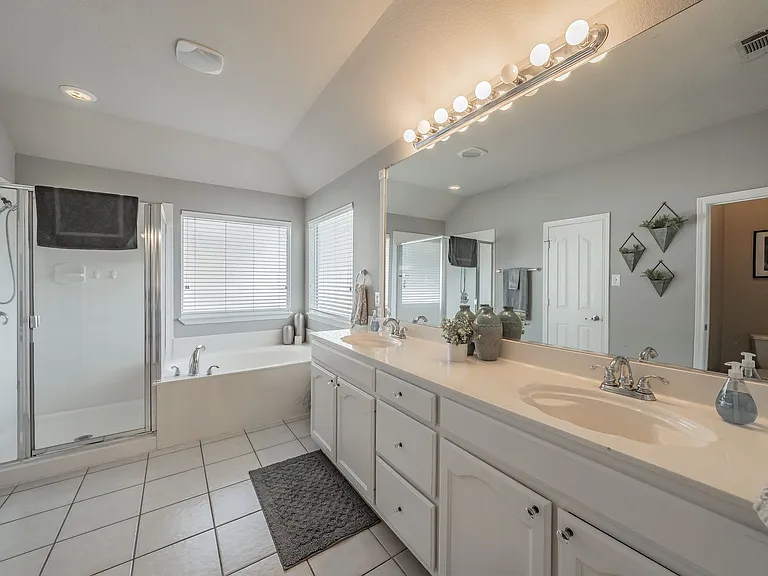 5112 Keating St — Photo 35