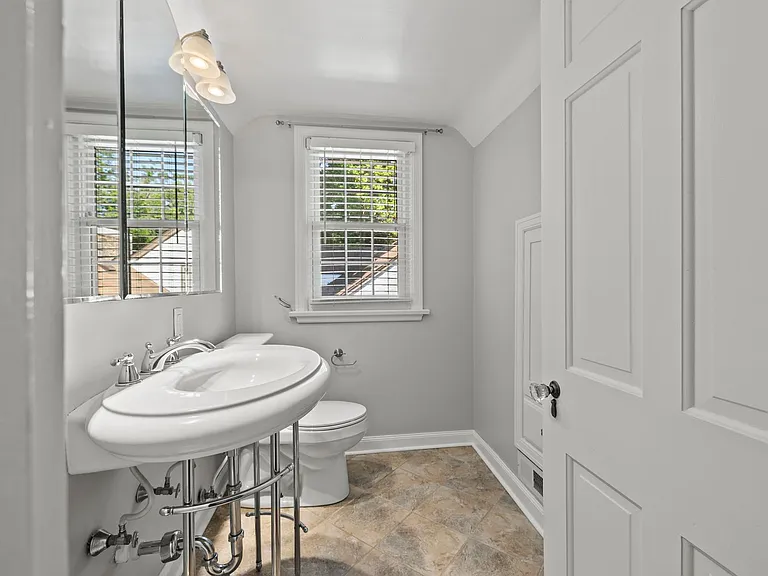 181 Amazon Pl — Photo 19