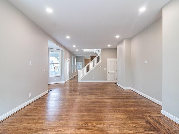 5th image of 2361 Harper Ave