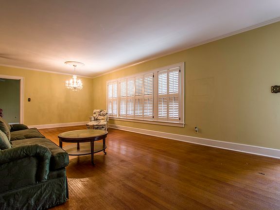 3rd image of 324 W Girard Ave