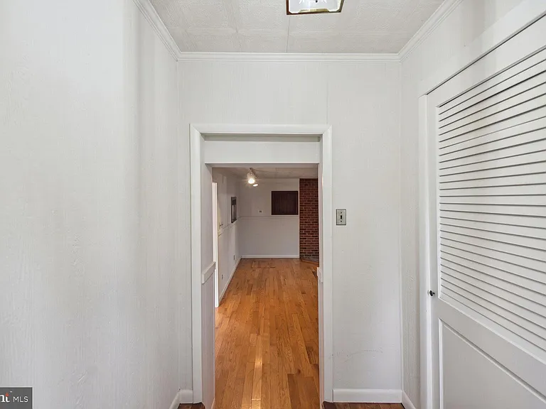 238 Varsity Ave — Photo 11